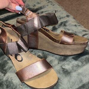 Women's Bronze Wedge Sandals OTBT 7.5